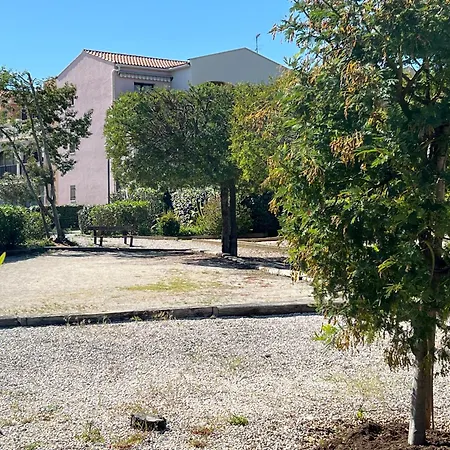 Dans La Pinede Pour 4 Personnes Apartment La Londe-les-Maures